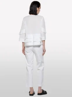 Blusa bianca con balze