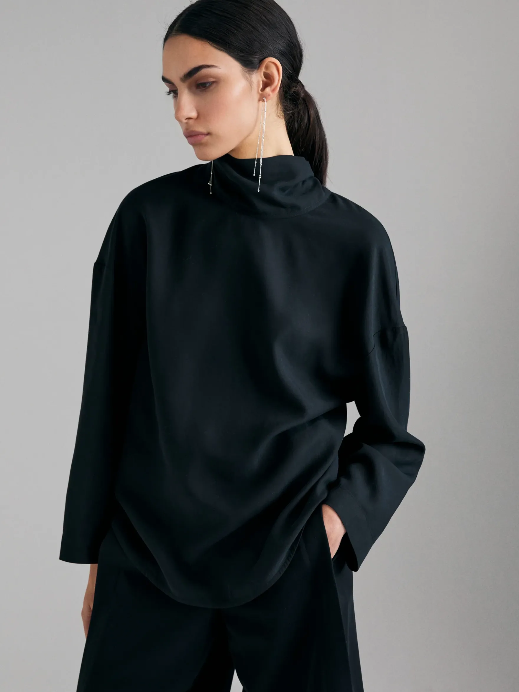 Blusa con sciarpina