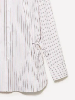 Camicia a righe con laccetti