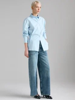 Camicia a righe con laccetti