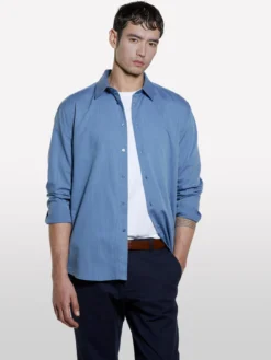 Camicia azzurra in cotone operato