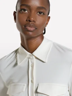 Camicia bianco panna con tasche