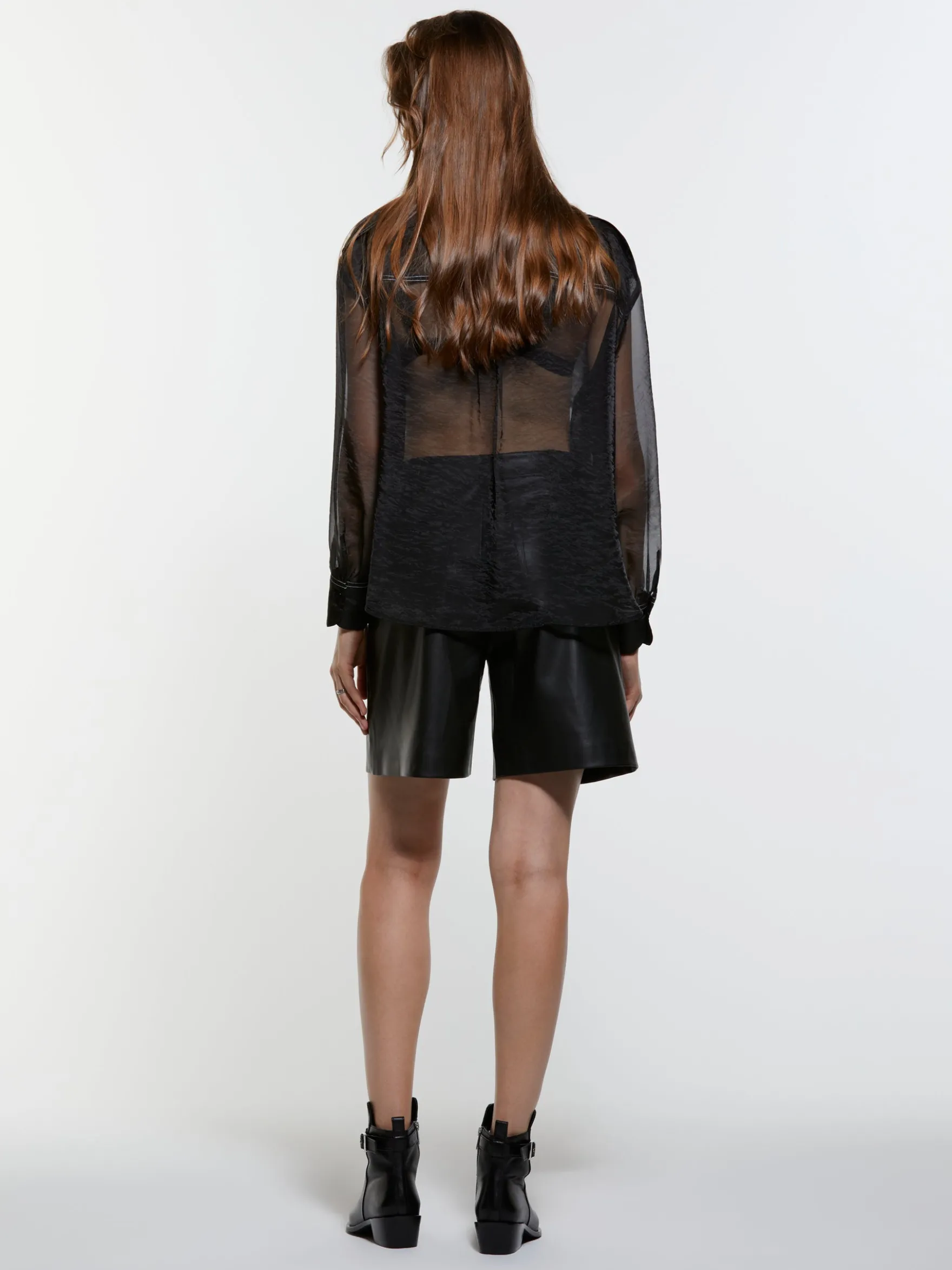 Camicia nera trasparente con tasconi