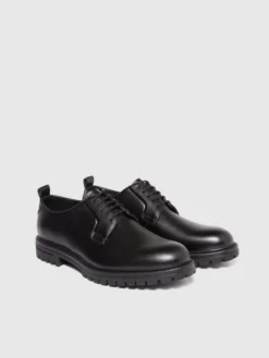 Derby in pelle