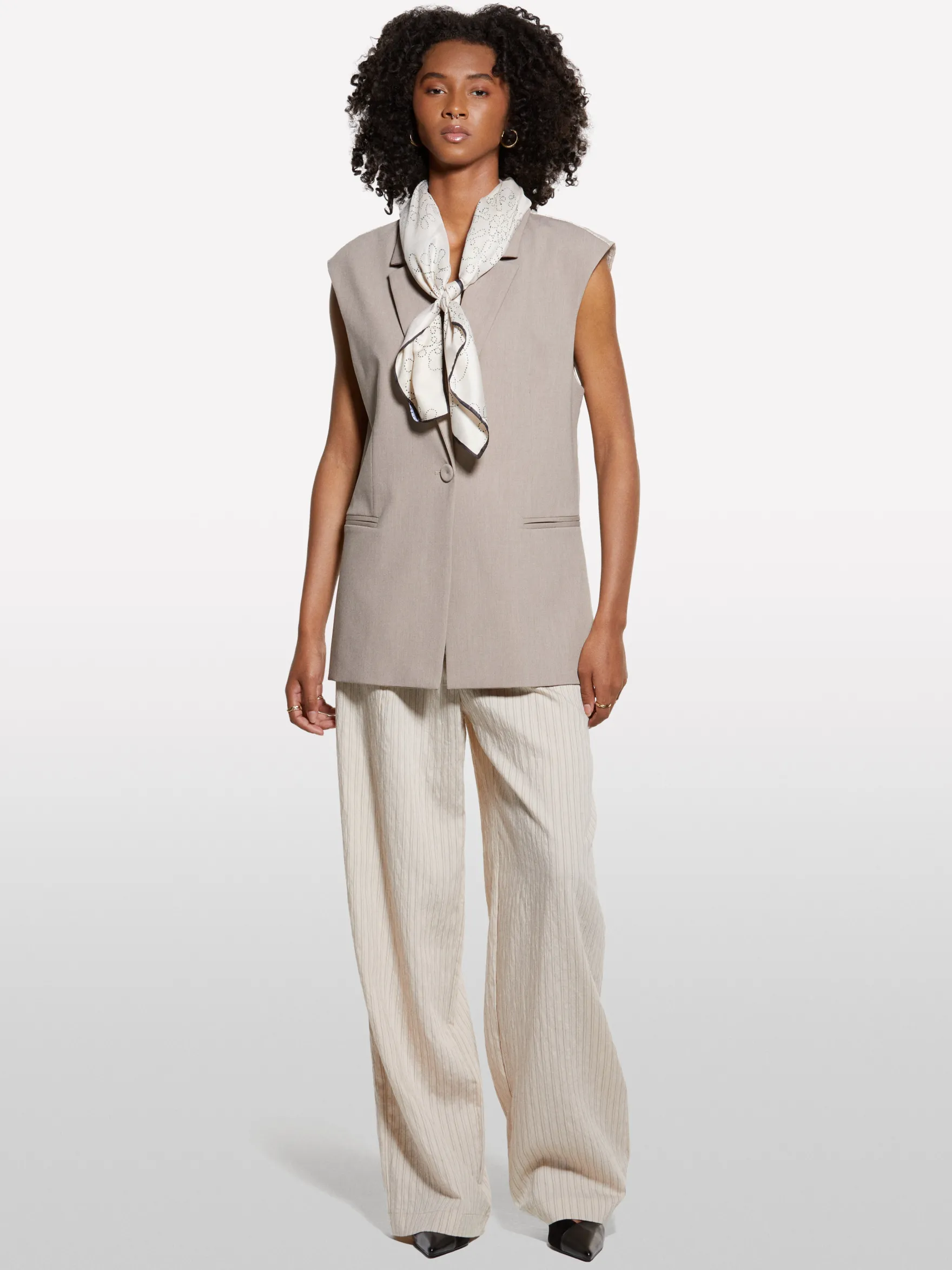 Gilet beige con contrasto rigato
