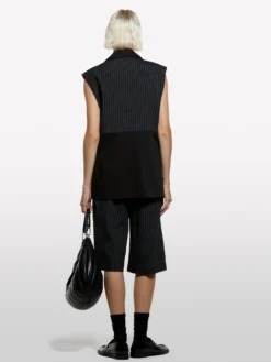 Gilet nero con contrasto rigato