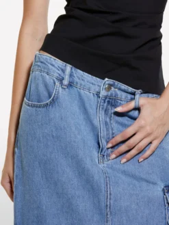 Gonna di jeans blu con spacco