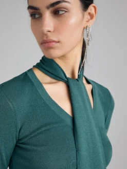 Maglia con sciarpetta