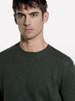 Maglia regular fit verde militare con girocollo