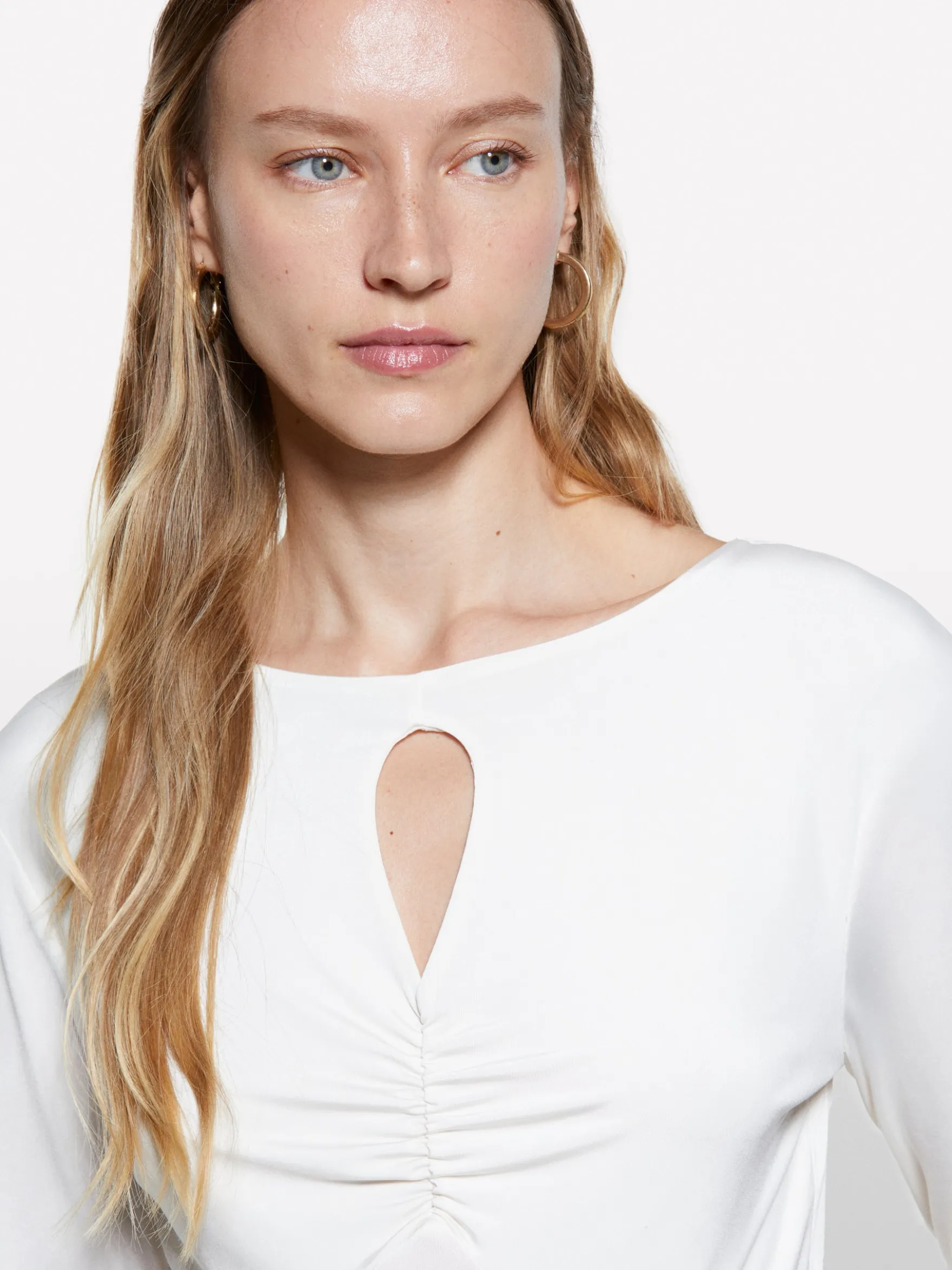 Maglietta bianco panna con arriccio
