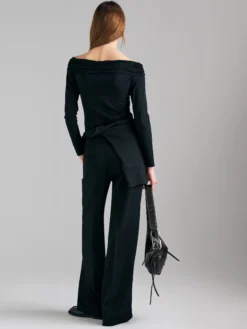 Maglietta off shoulder con anello sliver