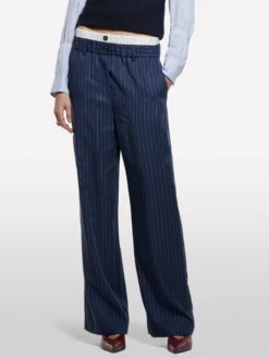 Pantaloni blu scuro a righe con boxer