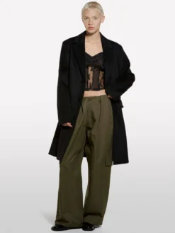 Pantaloni cargo verde militare con pieghe