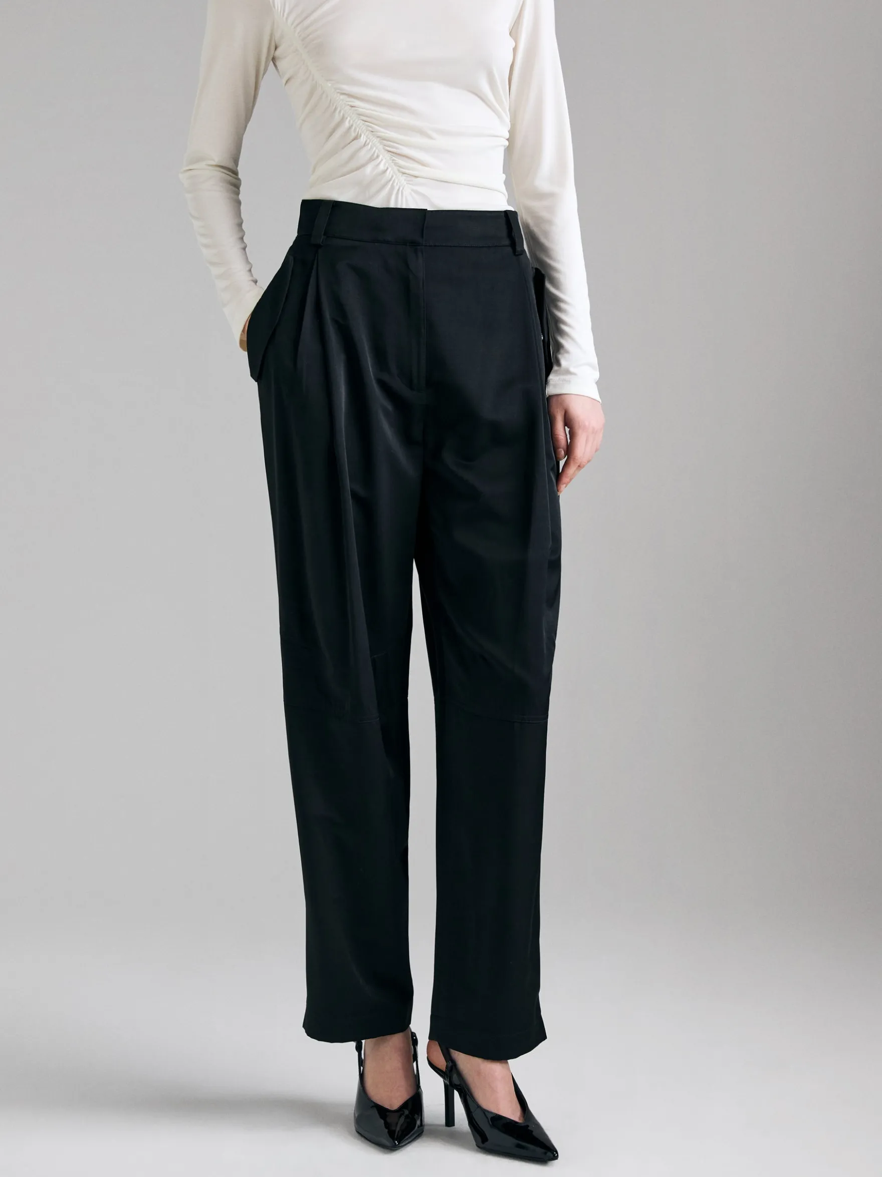 Pantaloni carrot fit