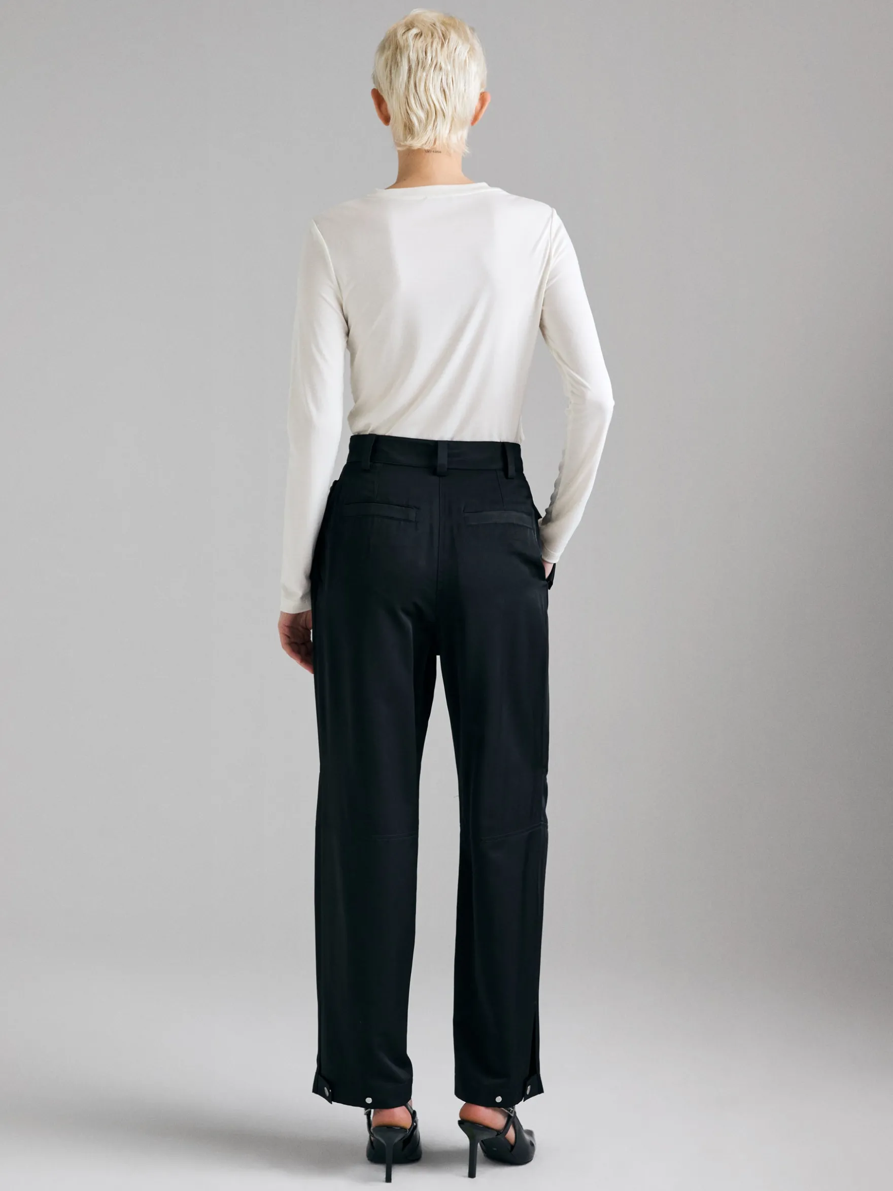 Pantaloni carrot fit