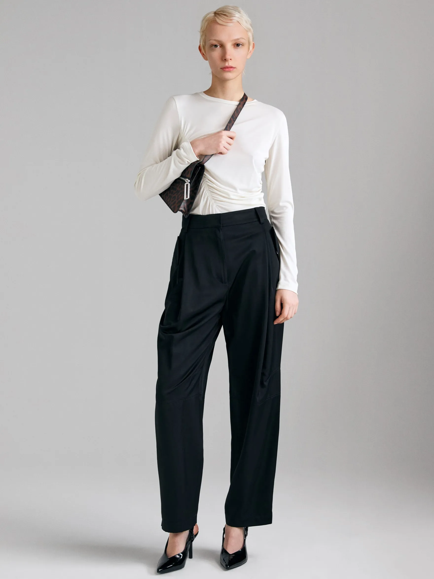 Pantaloni carrot fit