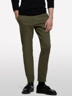 Pantaloni chino verde oliva