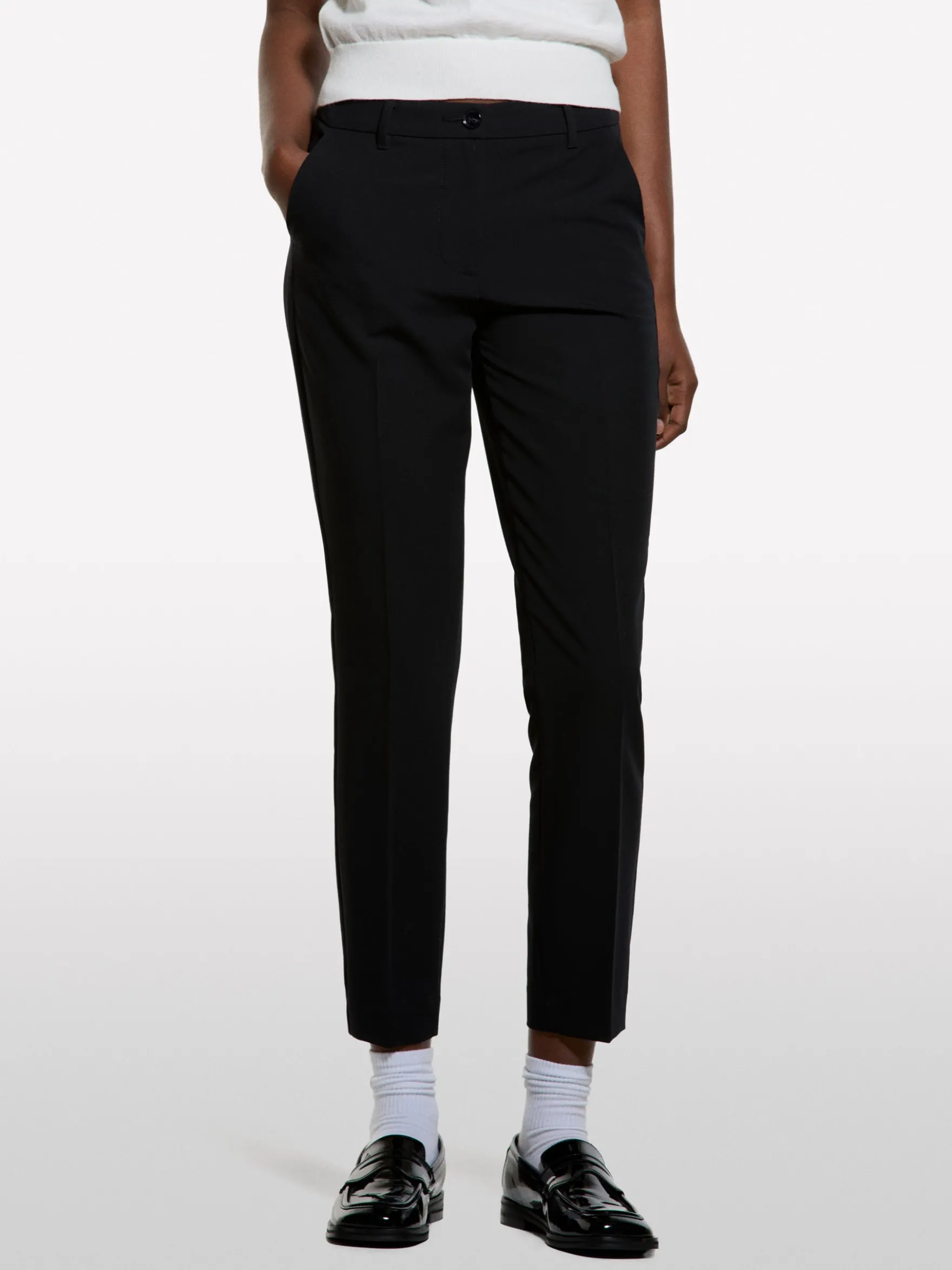 Pantaloni neri a sigaretta