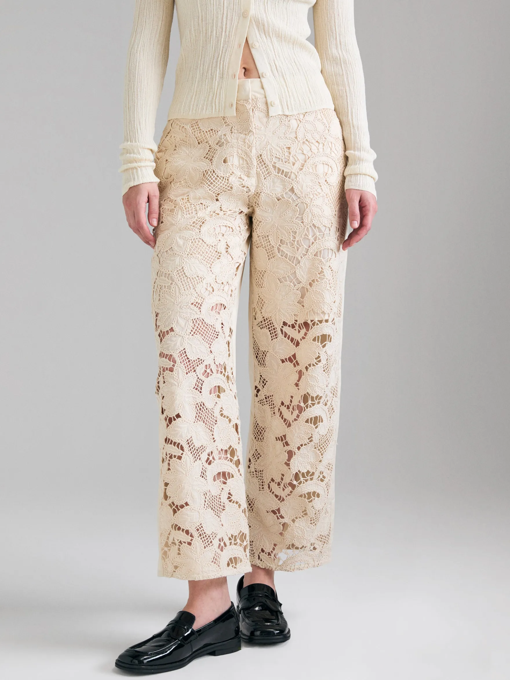 Pantaloni ricamati