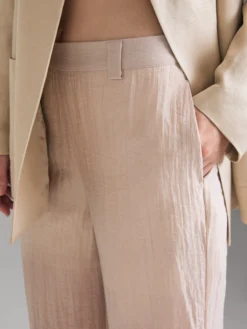 Pantaloni semi trasparenti