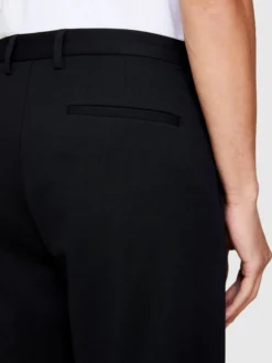 Pantaloni tapered fit