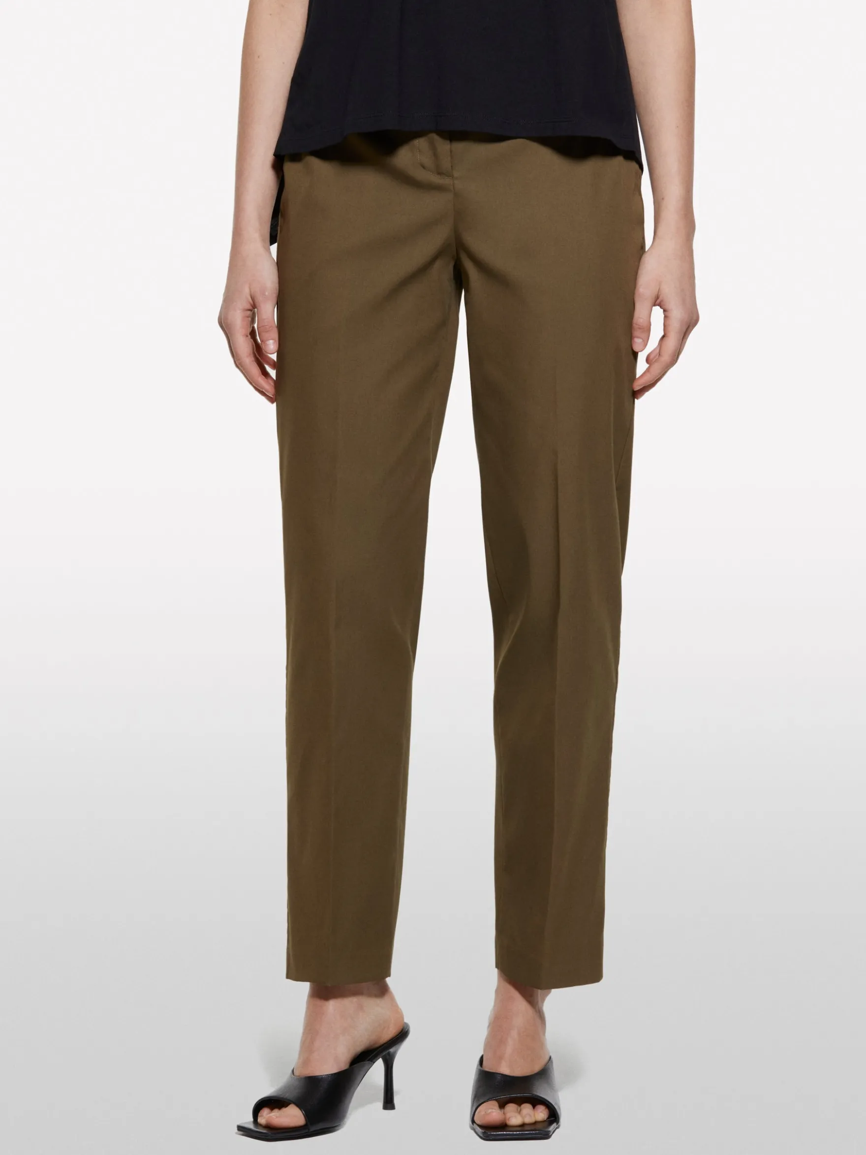 Pantaloni verde militare con laccetti