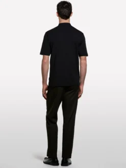 Polo nera con collo guru