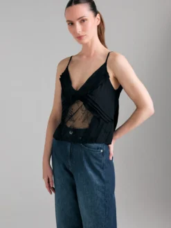 Top con pizzo