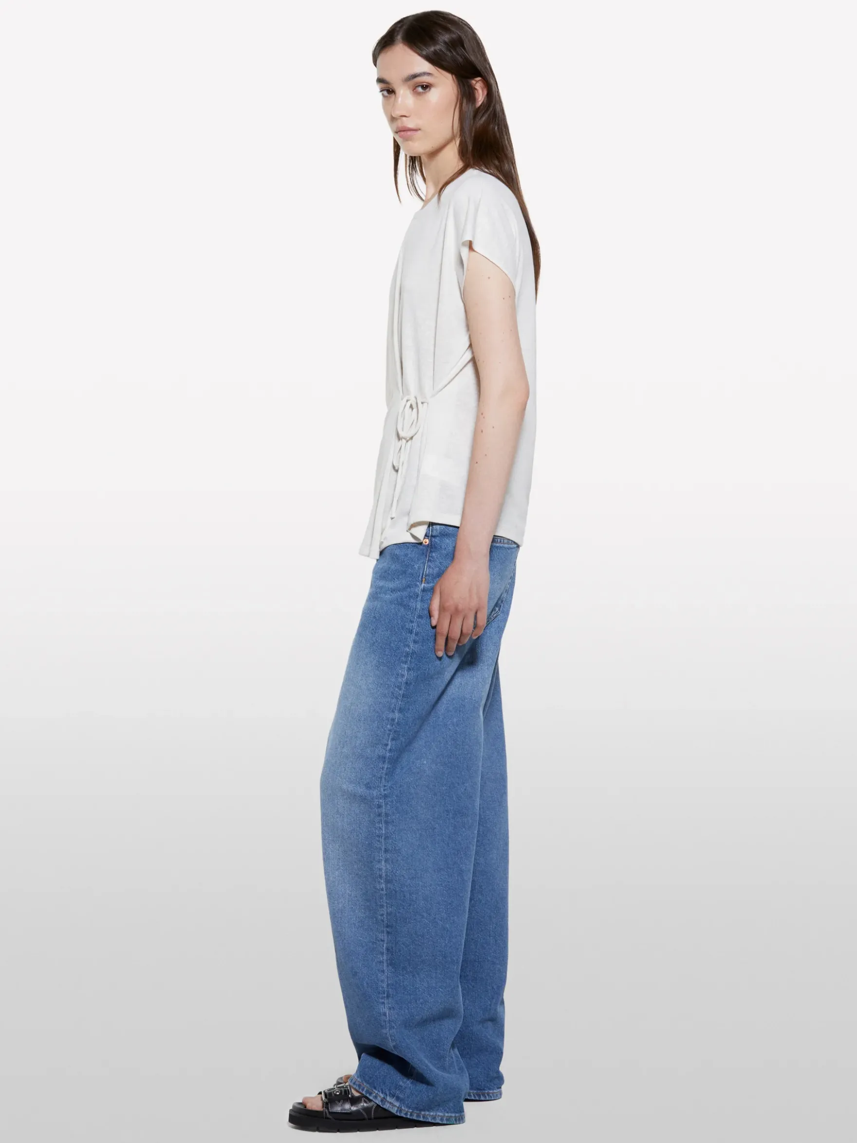 T-shirt bianca con laccetti