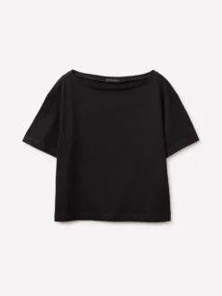 T-shirt cropped con scollo a barca
