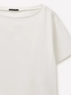 T-shirt cropped con scollo a barca