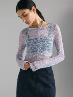 T-shirt in pizzo con arriccio