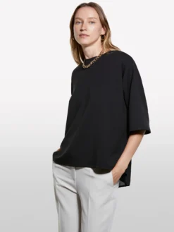 T-shirt nera asimmetrica