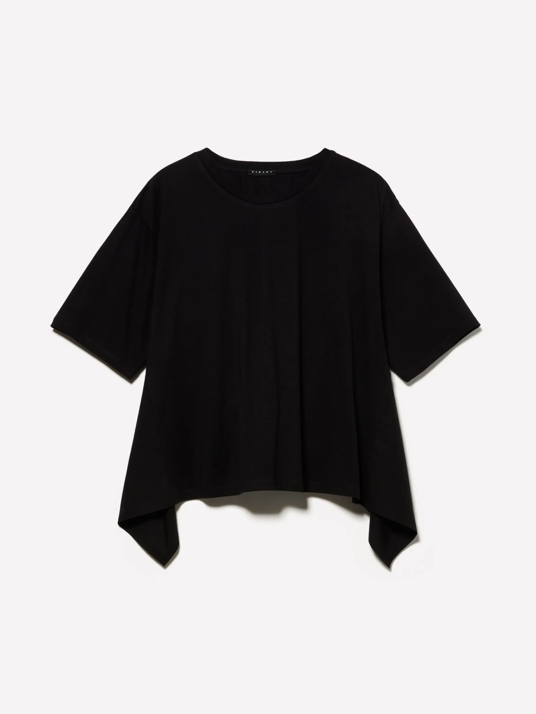 T-shirt nera con apertura dietro