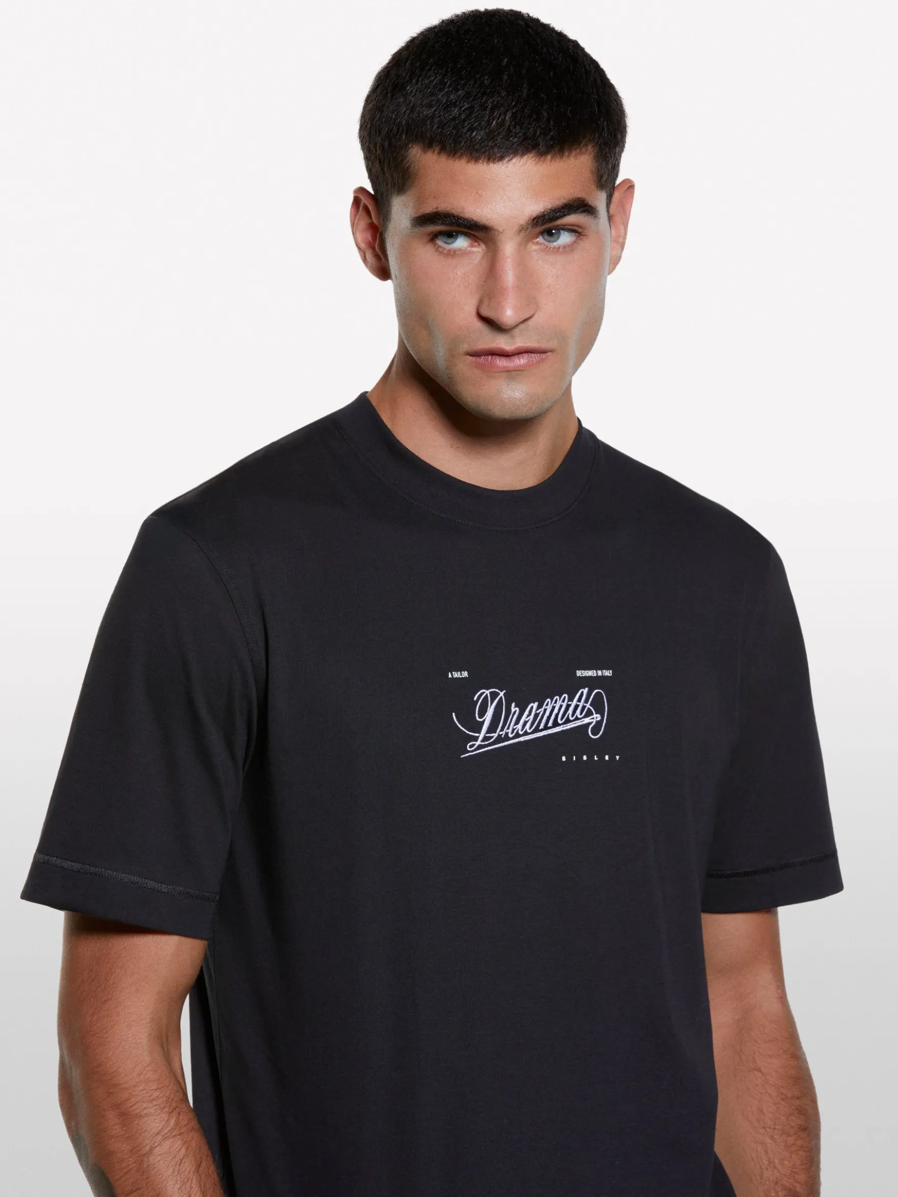 T-shirt nera con stampa