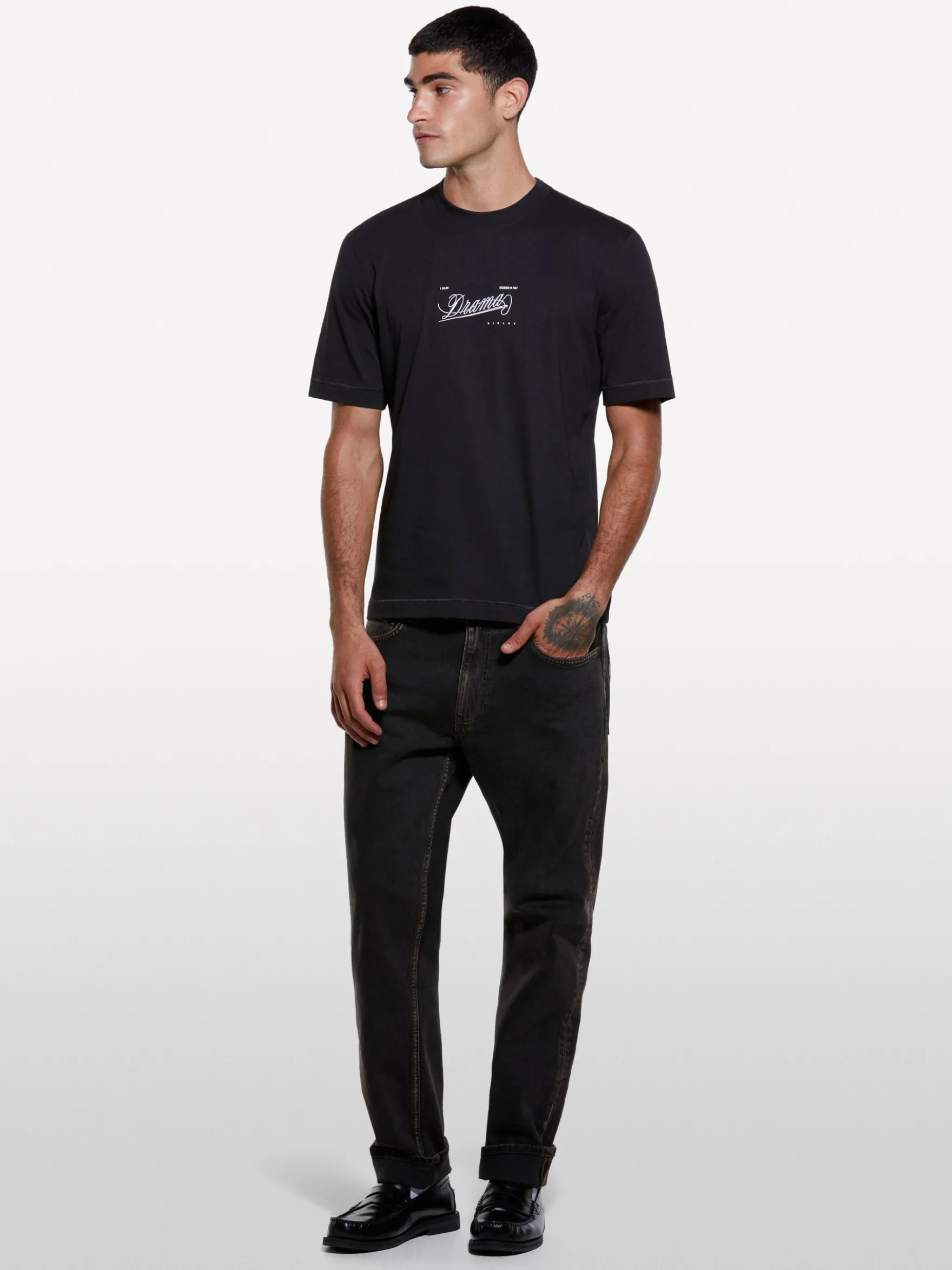 T-shirt nera con stampa