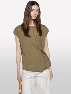 T-shirt verde militare con laccetti