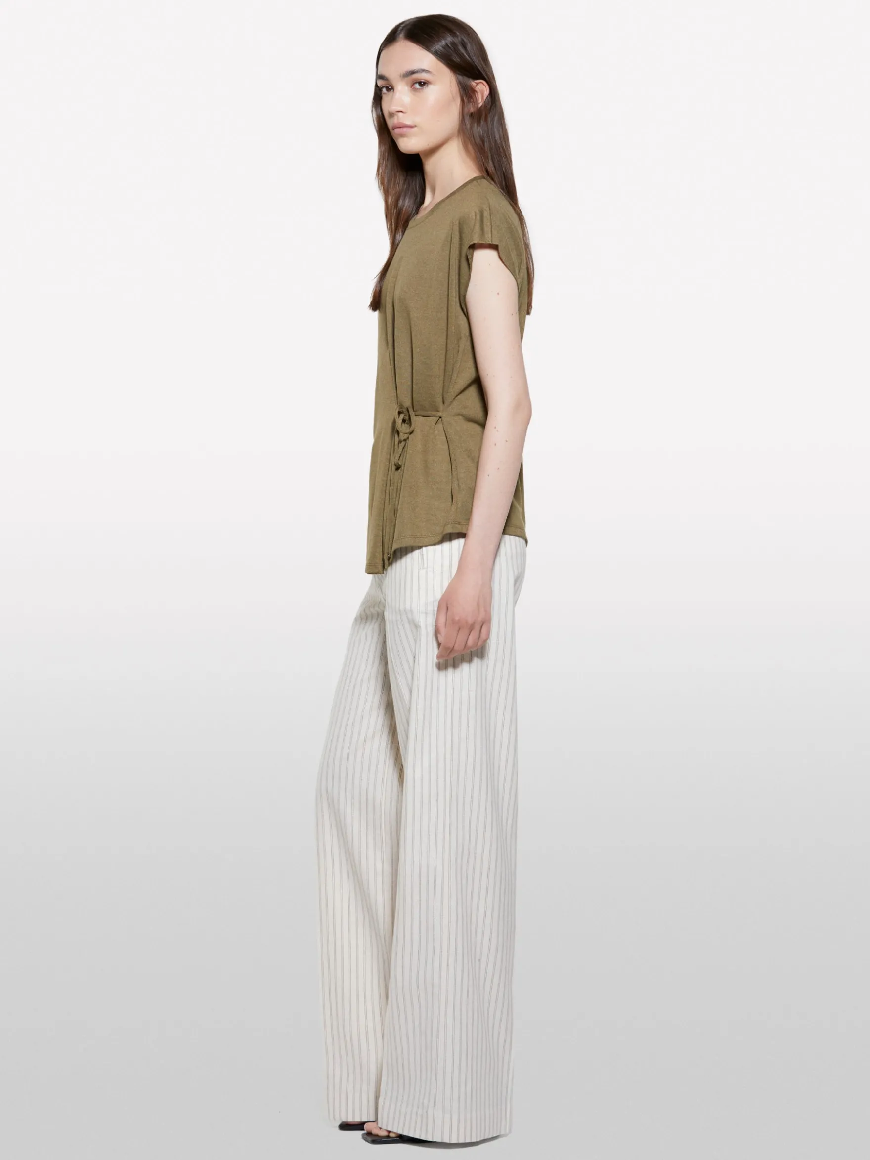 T-shirt verde militare con laccetti