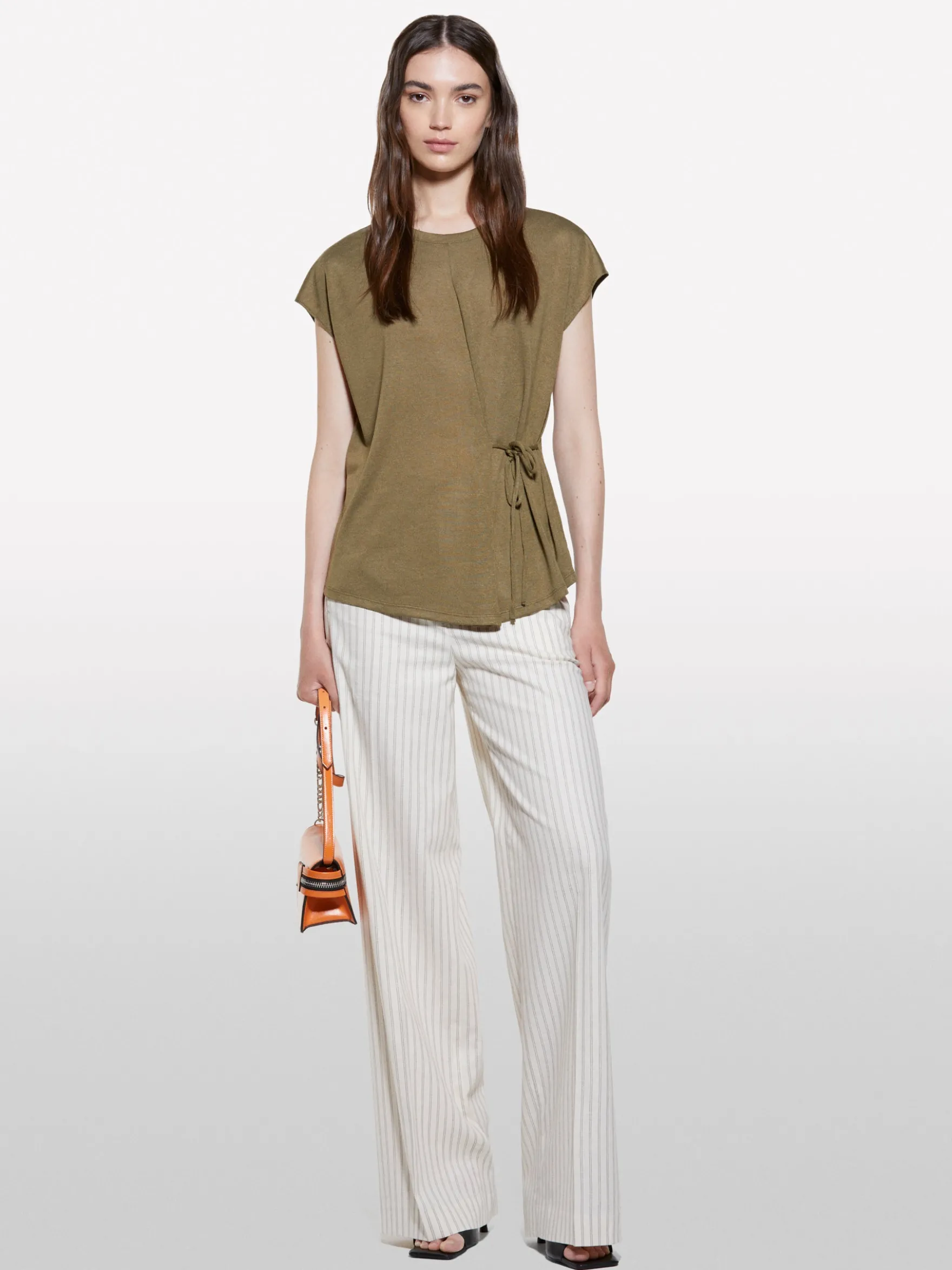 T-shirt verde militare con laccetti